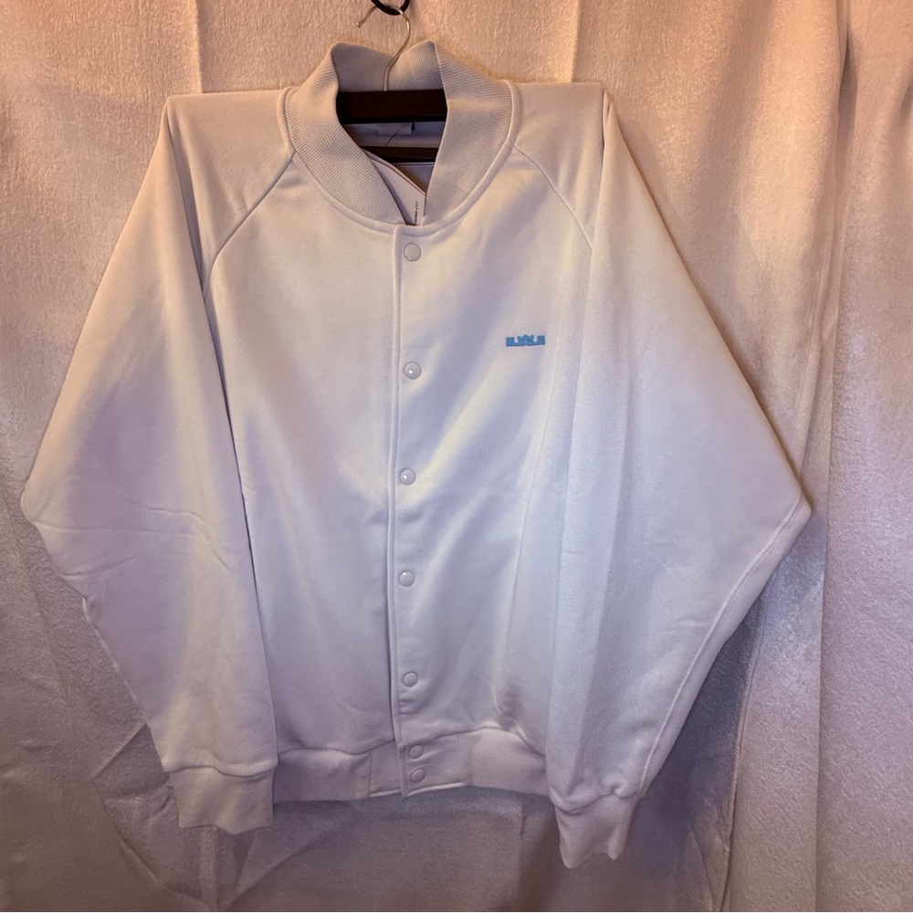 Nike LeBron James Standard Issue Therma-Fit White Jacket. MEN'S SMALL, NWT